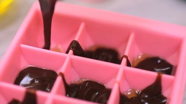 Как сделать шоколадные конфеты своими руками [Супермамы] смотреть онлайн
