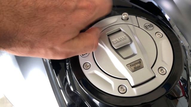 R1250GS Keyless Stuck Fuel Cap : How To Open It ?