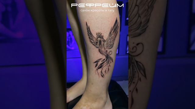 Тату феникс в чёрно-белом реализме на икре смотреть онлайн