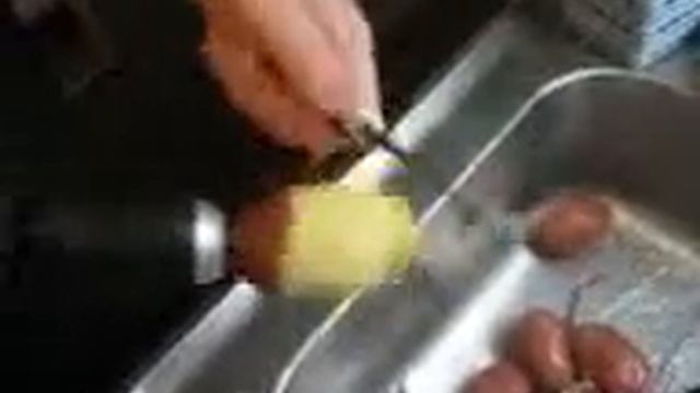 Как быстро очистить картошку? смотреть онлайн