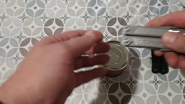 Открываем консервы мультитула и Ganzo G302B и SWISS+TECH смотреть онлайн