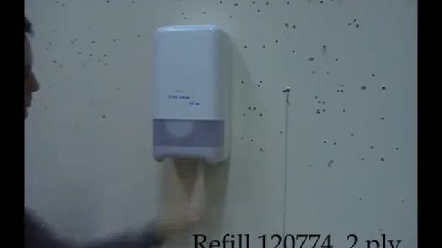 Tork Стандартный рулон туалетной бумаги в диспенсере Т6 видеоролик смотреть онлайн