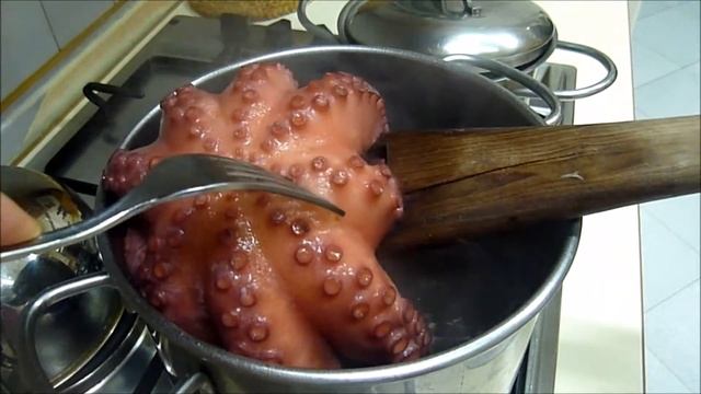 САЛАТ ИЗ ОСЬМИНОГА КАК ВКУСНО ПРИГОТОВИТЬ ОСЬМИНОГА смотреть онлайн