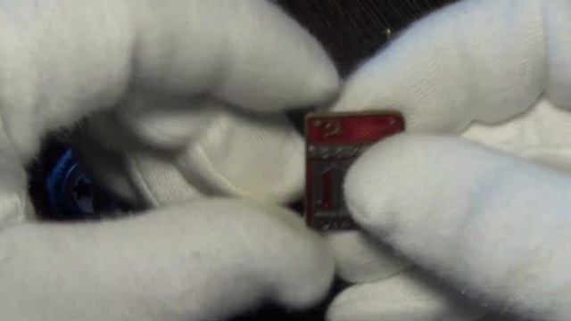 Нужно определить цену тяжелых знаков Сталинского периода смотреть онлайн