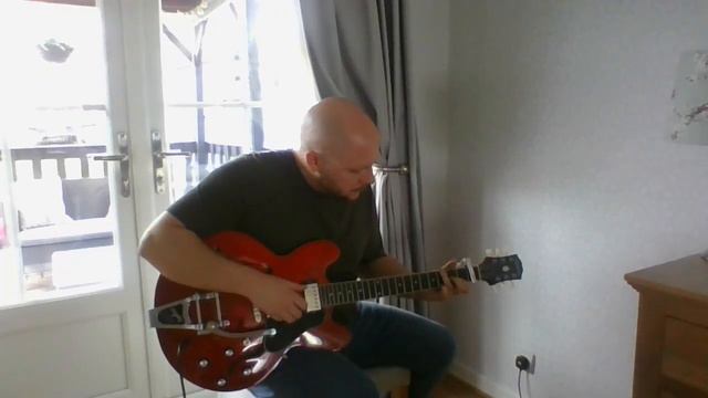 Epiphone Inspired by Gibson ES 335 - Installed a Bigsby! смотреть онлайн