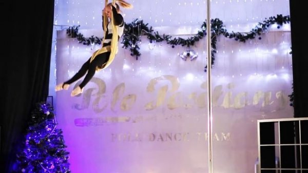 Pole dance студия Pole Positions Moscow Ирина Макушина Петля