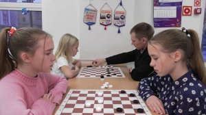 Наша съёмочная группа встретилась со звёздами карельских шашек — сёстрами Мельниковыми из Петрозавод