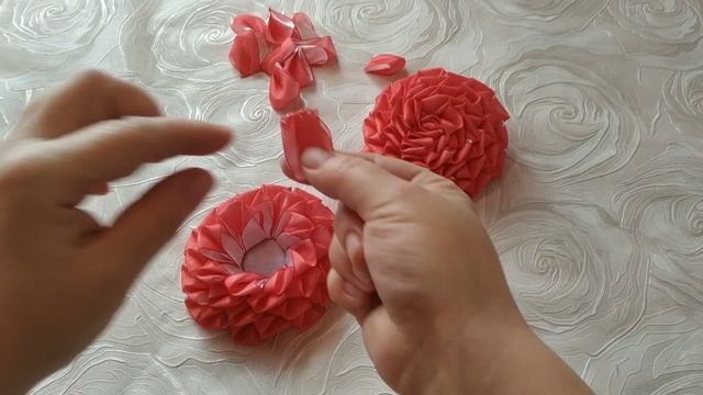 Фантазийные пионы из органзы и атласной лент/Fantasy peonies from organza and satin ribbons. смотреть онлайн