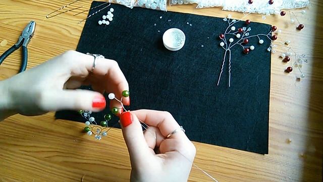 Праздничная шпилька своими руками. Плетение из проволоки и бусин смотреть онлайн