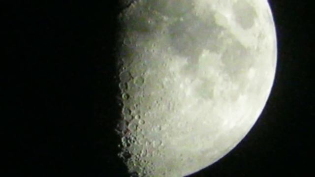 Рассматривал кратеры луны. Моя новая камера Canon SX710.