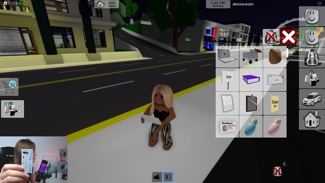 Все ВЕЩИ У МЕНЯ В СУМКЕ из Брукхейвен РП Роблокс! (Brookhaven RP Roblox) смотреть онлайн