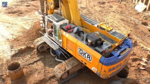 Bauer BG 28H - 900 mm pile