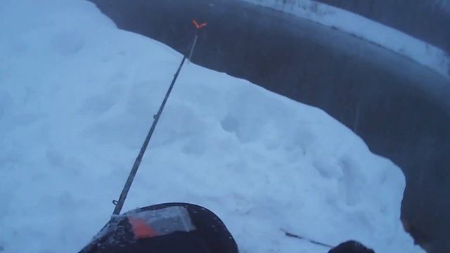 Фидерная рыбалка на озере .Теплое озеро,Уфа, Башкортостан. смотреть онлайн