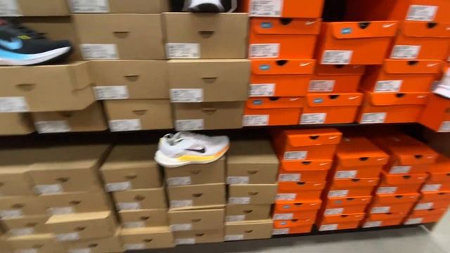 Шопинг и обзор брендовой ОБУВИ Nike, puma. Примерка, цены, бренды скидки. Покупаю обувь на осень. смотреть онлайн