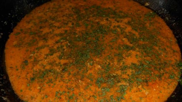 Spaghetti with garlic in tomato sauce смотреть онлайн