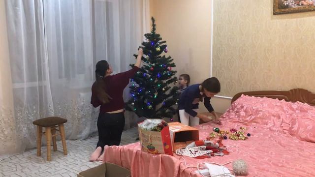 КАК МЫ ДЕЛАЕМ / ЯЛИНКА ЁЛКА Christmas tree НАРЯЖАЕМО ЯЛИНКУ смотреть онлайн