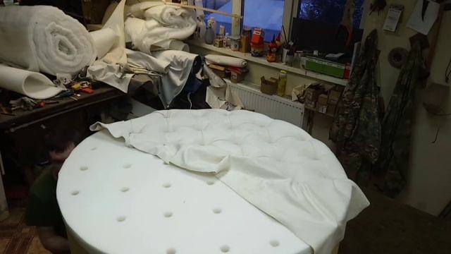 Как сделать круглый пуф с каретной стяжкой своими руками смотреть онлайн