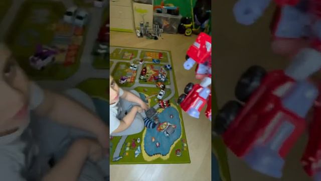 Собираем Тоботов! Тобот Квадран, Дельтатрон и другие. GO TOBOTS! Обзор игрушек. смотреть онлайн