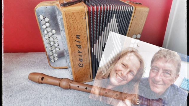 Marches: THE FOGGY DEW & THE MOUNTAINS OF POMEROY on button accordion & alto recorder смотреть онлайн