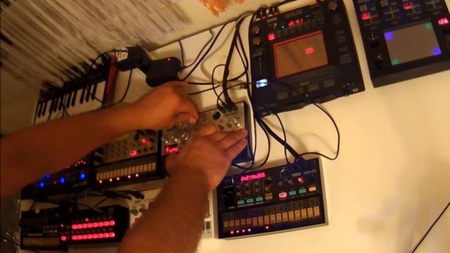 Electric Friday (Live Jam Korg Volca FM, Sample, Bass, Keys, SQ-1, KP3+, QuadPad, JU-06) смотреть онлайн