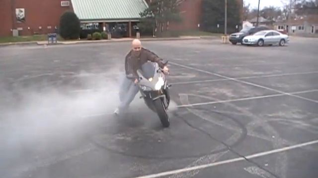 Honda CBR 1000RR Burnout смотреть онлайн