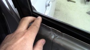 Как снять молдинг передней и задней двери на Toyota Camry.