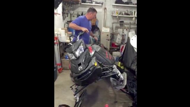 Ski-Doo Summit T-3 (Саммит) проба баланса в гаражных условиях смотреть онлайн