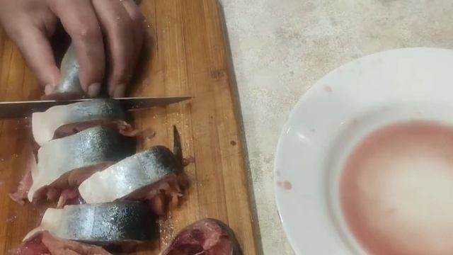 Рыбка пальчики оближешь, солёная рыбка голец , красная рыба смотреть онлайн