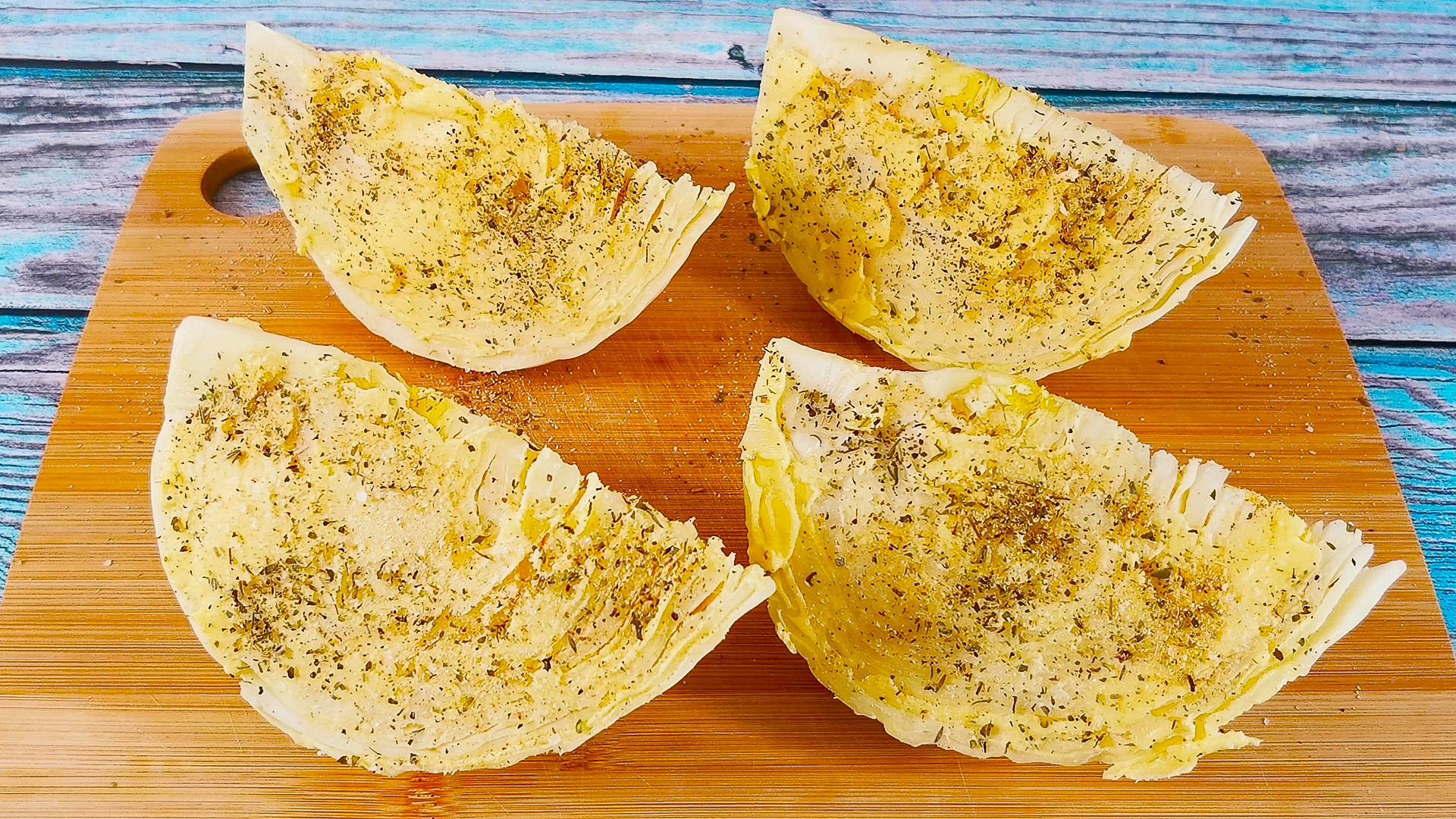 Сочная капуста в духовке со сливочным маслом и чесноком. Просто и очень вкусно смотреть онлайн