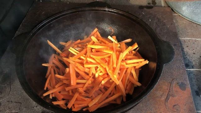 Плов в казане на костре. Рассыпчатый плов. Pilaw In A Cauldron On The Fire. Crumbly Pilaf.