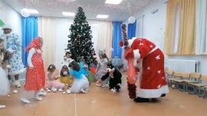 Средняя/старшая группа. Новогодний утренник 24.12.2020. Детский сад с. Кубанка. Встречаем 2021 год.