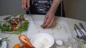 ГРЕЧЕСКИЙ САЛАТ и ?Бомба соус .Как приготовить вкуснейший Греческий салат или Horiatiki /Greek Sala