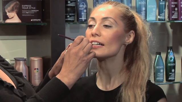 What Color Lipstick for Brown Eyes & Sandy-Blonde Hair? : Eye & Lip Makeup смотреть онлайн
