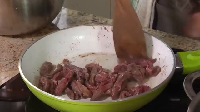 Как приготовить бефстроганов из говядины рецепт блюда из мяса patatas bravas смотреть онлайн