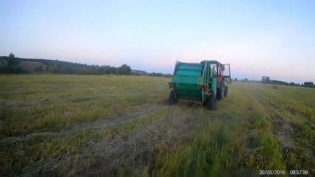 Прессуем сено. Сенокос 2020. МТЗ 892+ПРФ-145 смотреть онлайн