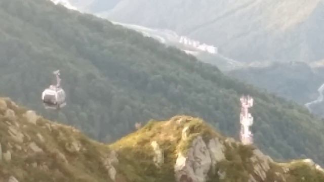 Сочи. Курорт Роза хутор катание на открытом фаникулёре. смотреть онлайн