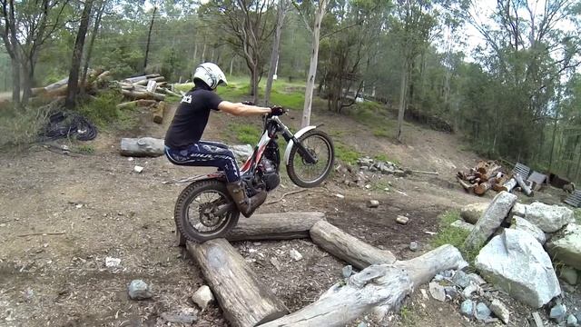 How to jump gaps on trials bikes︱Cross Training Trials Techniques смотреть онлайн