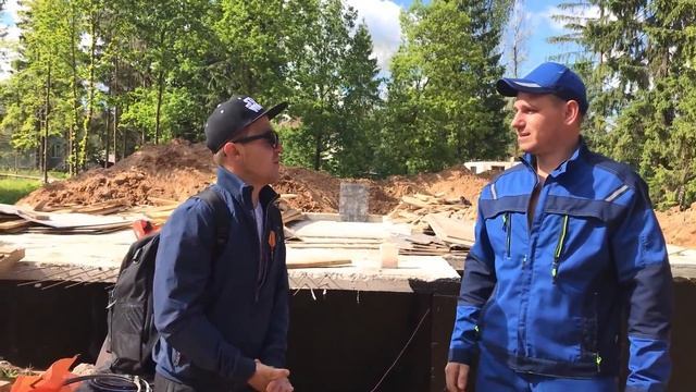 Таджик на стройке. Обучение молодого строителя