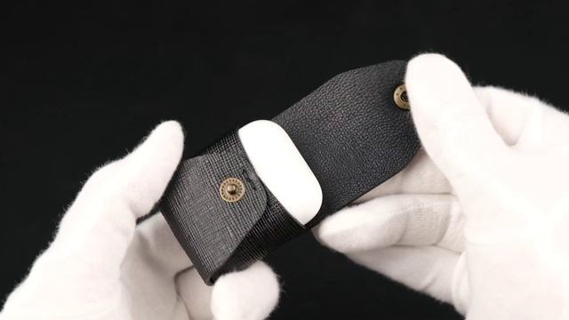 Чехол для AirPods из кожи сафьяна и с патинажом и гравировкой смотреть онлайн