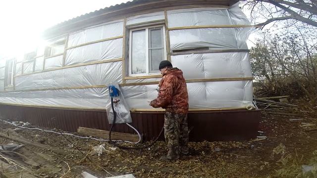 Утепление пеноизолом.т.8-905-064-45-35.