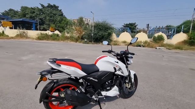 2023 TVS Apache RTR 160 4V Pearl White walkaround Review | смотреть онлайн