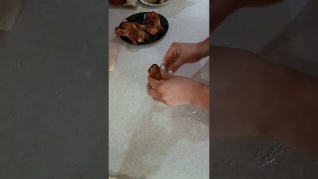 Куриные ножки в мешочке из слоеного теста смотреть онлайн