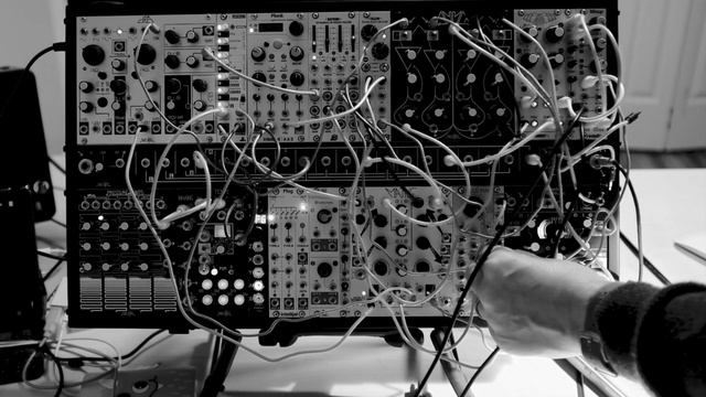 Delta Eurorack Patch -- more experimentation with the 2hp comb filter смотреть онлайн