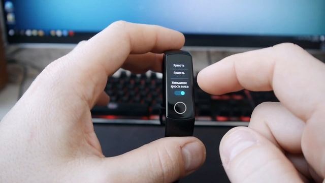 Huawei Band 4 - прямая конкуренция Xiaomi Mi Band 4 смотреть онлайн