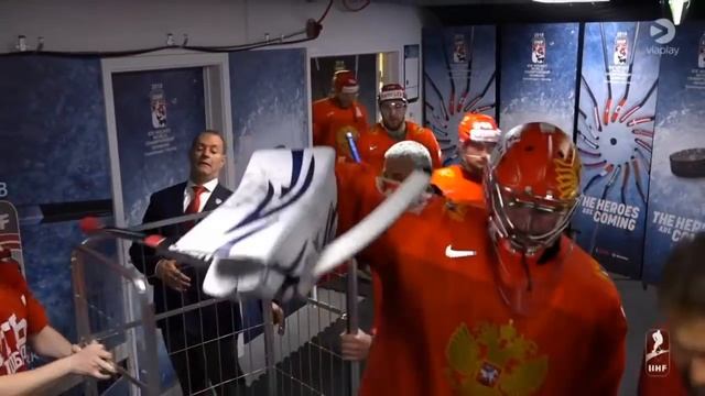 "Император Вася" (вратаря сборной России Василия Кошечкина привозят на матч в тележке) смотреть онлайн