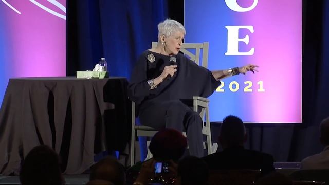 Jeanne Robertson's Last Performance - Nuggets From A Grandma Gone Viral