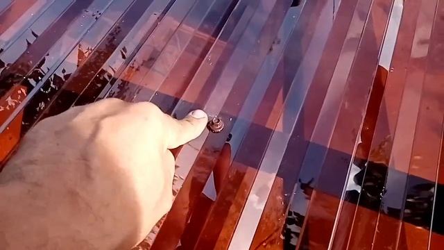 Как креплю МОНОЛИТНЫЙ ПРОФИЛИРОВАННЫЙ ПОЛИКАРБОНАТ именно я. делюсь опытом. смотреть онлайн