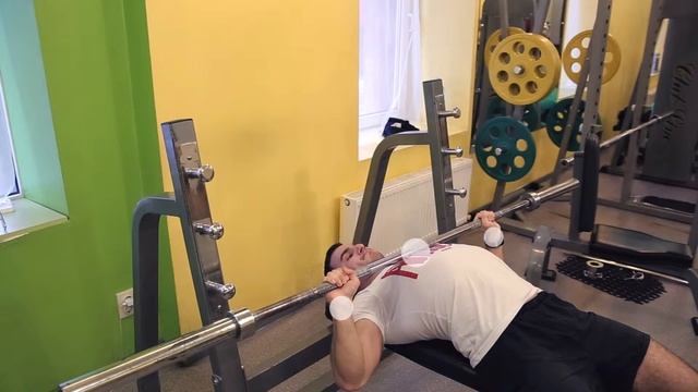 жим штанги лежа на горизонтальной скамье смотреть онлайн