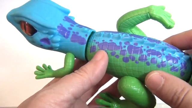 Robo Alive Real-Life Robotic Pets Lurking Lizard смотреть онлайн