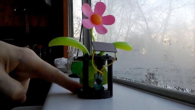 Разобранный Flip Flap (цветок на солнечной батарее) смотреть онлайн